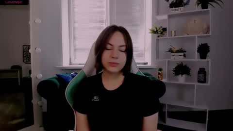 elma_lily online show from 10-22-25, 06:57