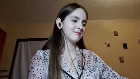 Snapshot of elmeraurora chatting on 02-20-26, 05:02 Kate online show from 02-20-26, 05:02