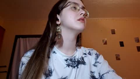 Snapshot of elmeraurora chatting on 03-04-26, 12:11 Kate online show from 03-04-26, 12:11