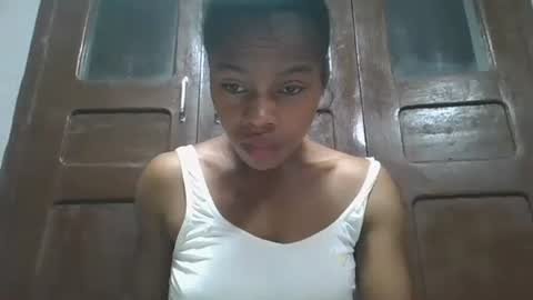 Snapshot of elodie228680 chatting on 05-09-26, 05:12 elodie228680 online show from 05-09-26, 05:12
