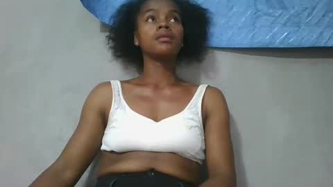 Snapshot of elodie228680 chatting on 05-11-26, 05:46 elodie228680 online show from 05-11-26, 05:46