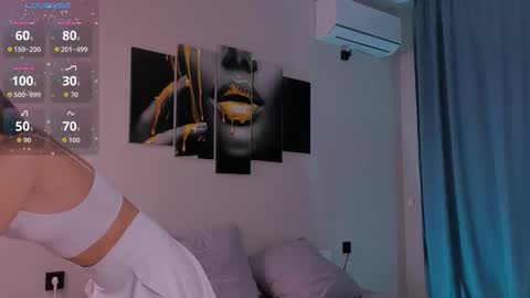 Snapshot of eloriya chatting on 12-02-25, 03:18 Victoria online show from 12-02-25, 03:18