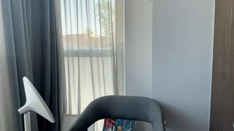 Snapshot of elowynx chatting on 05-17-26, 09:06 Milana online show from 05-17-26, 09:06