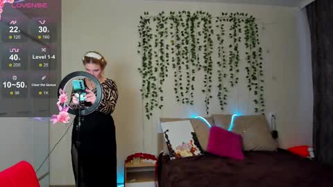 Elsa  online show from 03-08-25, 02:01