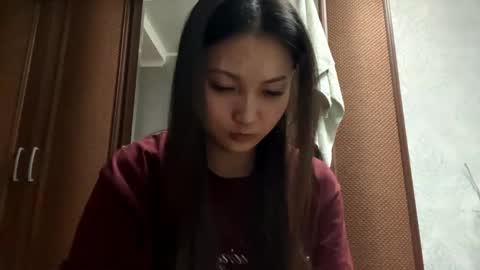 Mia online show from 05-08-26, 06:24