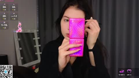 Snapshot of elswythbareford chatting on 01-27-25, 07:35 Elizabeth online show from 01-27-25, 07:35