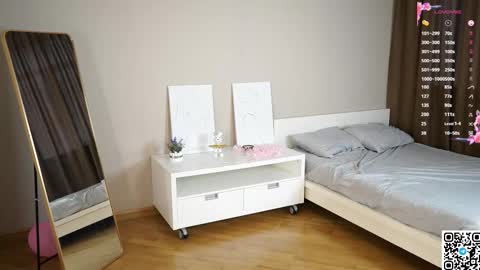 Snapshot of elswythbareford chatting on 03-04-25, 01:59 Elizabeth online show from 03-04-25, 01:59