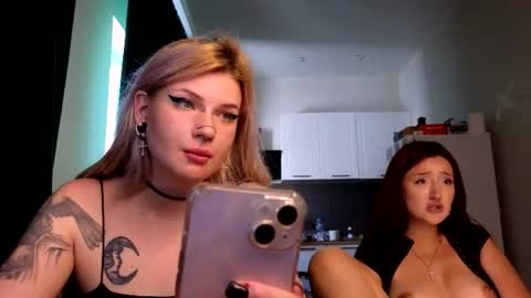 Snapshot of elvenmilk chatting on 07-20-26, 10:39 Ciri online show from 07-20-26, 10:39