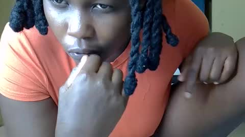 Snapshot of elvier_pretty chatting on 10-19-25, 09:21 flo online show from 10-19-25, 09:21