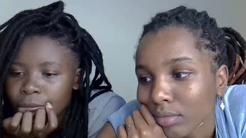 Snapshot of elvier_pretty chatting on 11-01-25, 07:05 flo online show from 11-01-25, 07:05