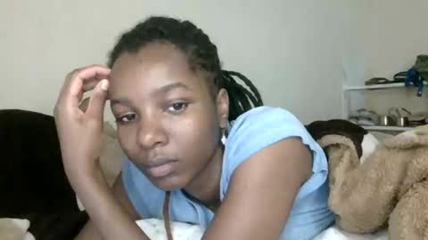Snapshot of elvier_pretty chatting on 11-11-25, 08:36 flo online show from 11-11-25, 08:36