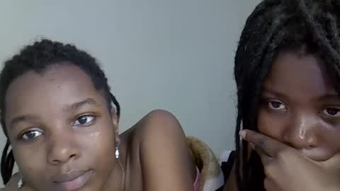 Snapshot of elvier_pretty chatting on 11-14-25, 10:25 flo online show from 11-14-25, 10:25