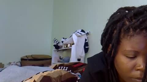 Snapshot of elvier_pretty chatting on 12-18-25, 09:15 flo online show from 12-18-25, 09:15