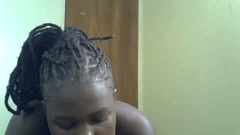 Snapshot of elvier_pretty chatting on 12-19-25, 08:54 flo online show from 12-19-25, 08:54