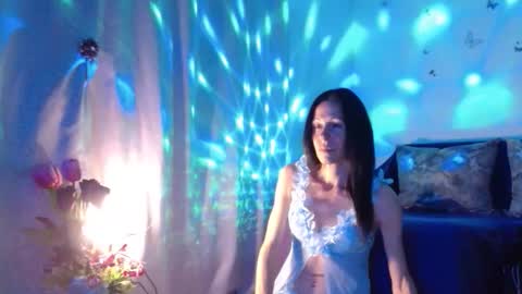 Elisa online show from 09-26-25, 05:50