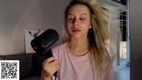 Snapshot of elysia_xo chatting on 11-26-25, 05:30 Elysia online show from 11-26-25, 05:30