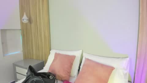 E L Y online show from 06-11-26, 12:14