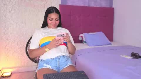 Snapshot of elza_fuentes01 chatting on 07-03-26, 07:42 Michelle online show from 07-03-26, 07:42