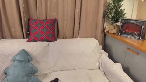 Snapshot of elzaglower chatting on 12-29-24, 11:50 Elza online show from 12-29-24, 11:50