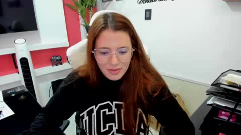 Snapshot of ema_04 chatting on 02-15-25, 08:33 Estefany Martinez Acua INSTAGRAM ema 04oficial online show from 02-15-25, 08:33