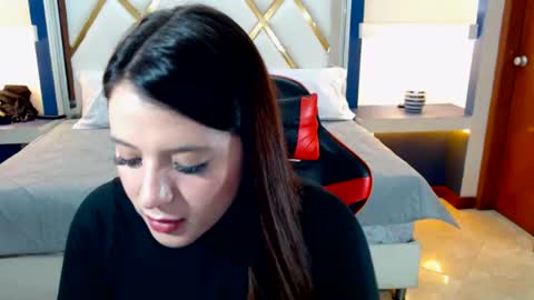 Snapshot of ema_04 chatting on 10-25-25, 12:40 Estefany Martinez Acua INSTAGRAM ema 04oficial online show from 10-25-25, 12:40