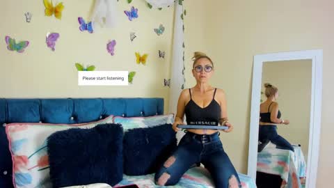 Snapshot of ema_garciaa chatting on 09-19-25, 09:48 ema garcia online show from 09-19-25, 09:48