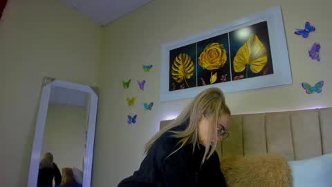 Snapshot of ema_garciaa chatting on 10-02-25, 12:34 ema garcia online show from 10-02-25, 12:34