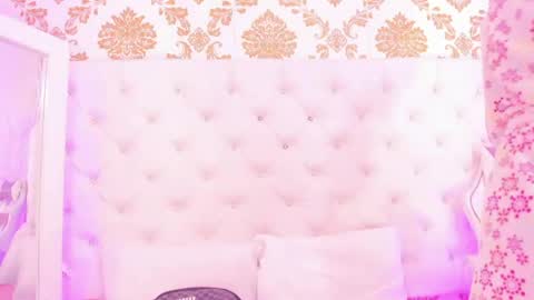 Snapshot of ema_lambert chatting on 04-23-26, 12:29 Ema Lambert online show from 04-23-26, 12:29