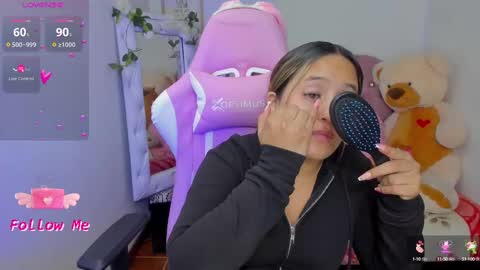 Snapshot of ema_tayy chatting on 03-11-25, 10:40 Ema online show from 03-11-25, 10:40