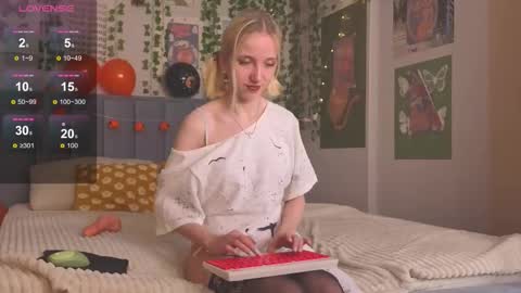 Emma online show from 10-31-25, 04:52