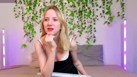 Emma online show from 03-12-26, 03:40