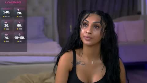 Snapshot of emahallee chatting on 09-23-25, 07:00 Ema online show from 09-23-25, 07:00