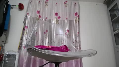 emailisa online show from 12-04-25, 05:28