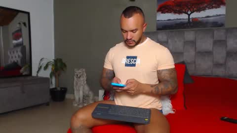 Snapshot of emanuelspencer chatting on 10-05-25, 08:18 emanuelspencer online show from 10-05-25, 08:18