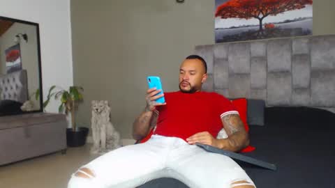 Snapshot of emanuelspencer chatting on 10-21-25, 04:51 emanuelspencer online show from 10-21-25, 04:51