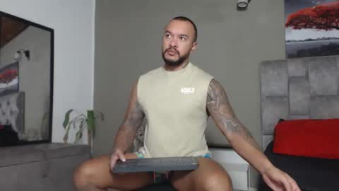 Snapshot of emanuelspencer chatting on 11-25-25, 10:04 emanuelspencer online show from 11-25-25, 10:04