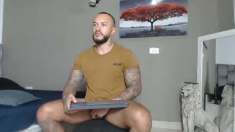 Snapshot of emanuelspencer chatting on 06-12-26, 01:59 emanuelspencer online show from 06-12-26, 01:59