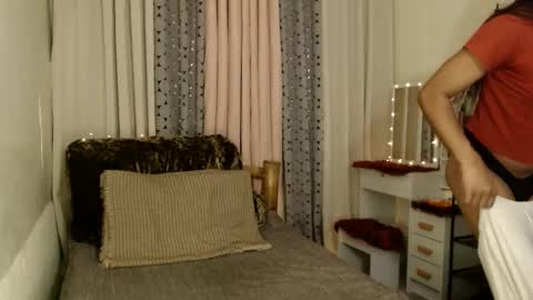 Snapshot of emarie91 chatting on 02-27-25, 06:20 Trans cummer online show from 02-27-25, 06:20