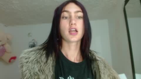 ember57607 online show from 02-02-25, 09:40