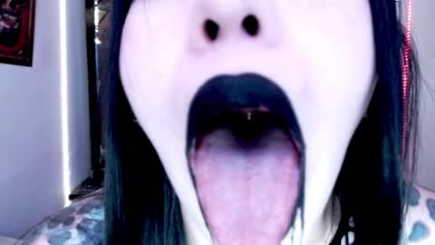 Emerald Black online show from 12-15-24, 07:35