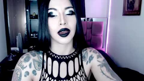 Emerald Black online show from 01-15-26, 05:56