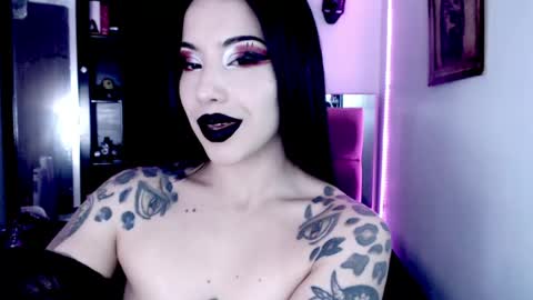 Snapshot of emearld_black chatting on 05-01-26, 02:16 Emerald Black online show from 05-01-26, 02:16