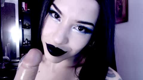 Snapshot of emearld_black chatting on 05-02-26, 03:33 Emerald Black online show from 05-02-26, 03:33