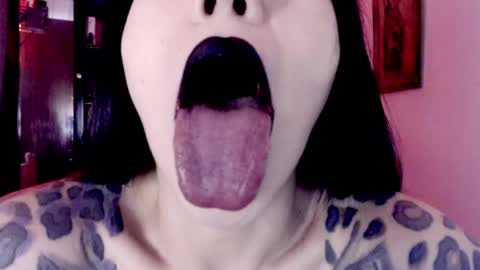 Snapshot of emearld_black chatting on 06-04-26, 03:56 Emerald Black online show from 06-04-26, 03:56