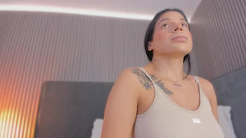 emelie_89 online show from 02-23-26, 11:40