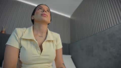 emelie_89 online show from 03-18-26, 11:24