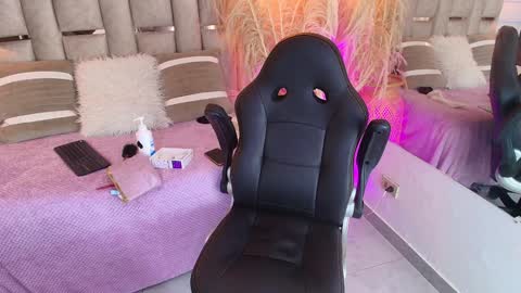 Emily  online show from 01-11-25, 07:28