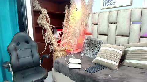 Emily  online show from 01-20-25, 09:53