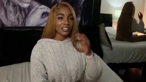 Snapshot of emely_brandon_ chatting on 11-22-25, 04:33 anyelii online show from 11-22-25, 04:33