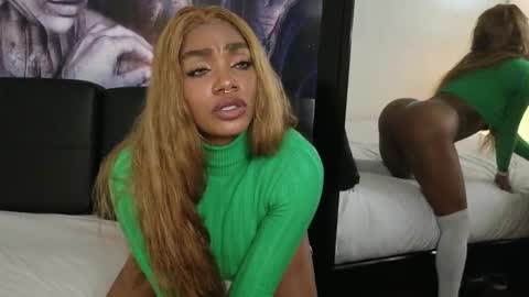 Snapshot of emely_brandon_ chatting on 11-28-25, 04:37 anyelii online show from 11-28-25, 04:37